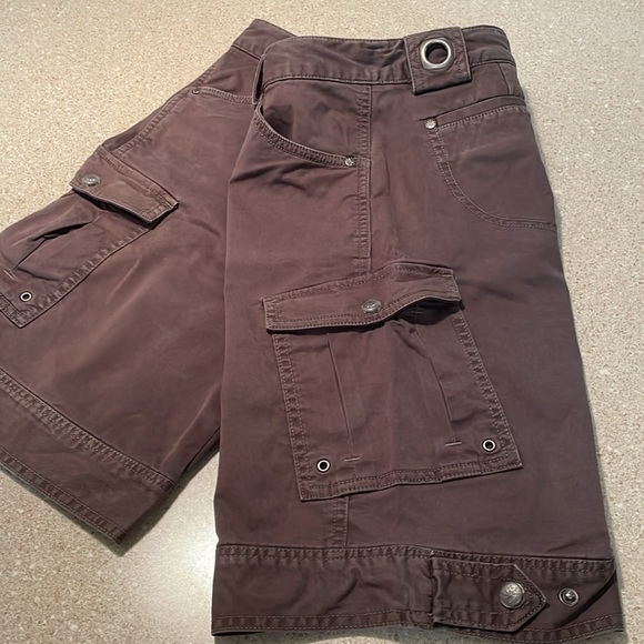 Athleta Bermuda Length Cargo Shorts, size 8 - Picture 2 of 4